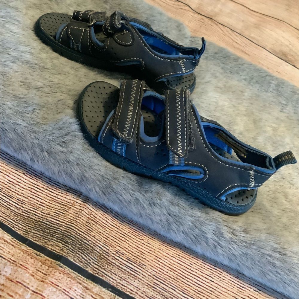 OshKosh B'gosh Velcro Strap Sandals Size 7
